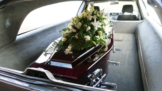 Arkun kuljetus ja hautajaisjärjestelyt